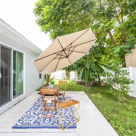 Modern Luxury Home Located In Tampa! Exterior photo