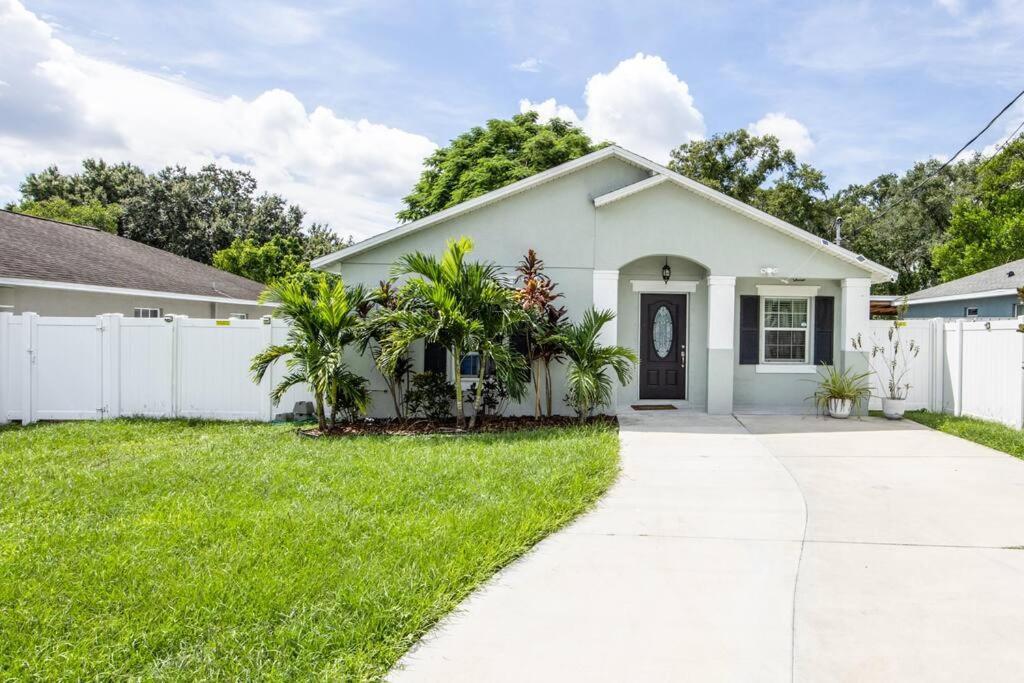Modern Luxury Home Located In Tampa! Exterior photo